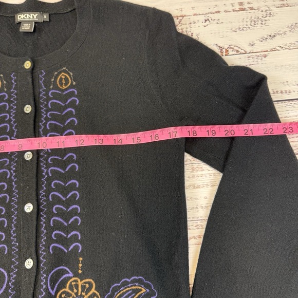 DKNY Black LambWool Cashmere Cardigan Sweater Cropped Embroidered Flowers Med - Picture 4 of 7